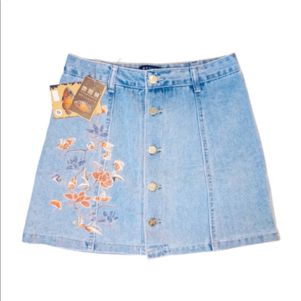 DTYNZ Fashion Jeans Brand NWT Denim Skirt, Small!